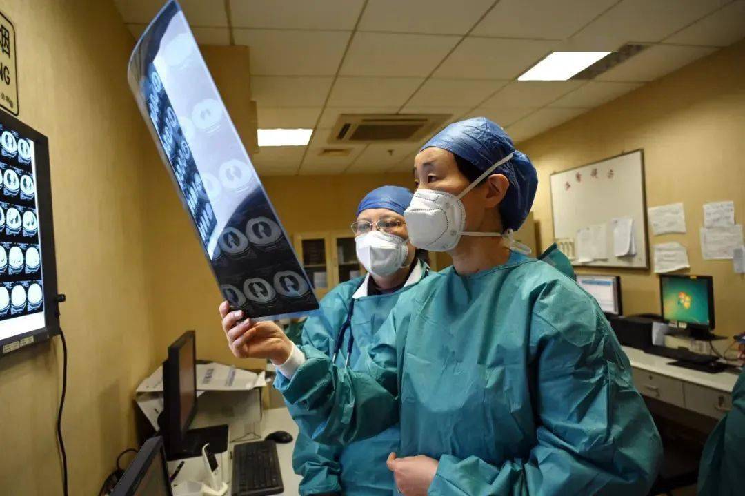 沈宁在抗疫一线她把临床医生的培养课堂建在了抗击疫情的最前线