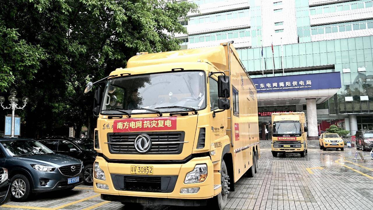 南方电网增派106台发电车赴深圳抗灾保电_应急_广东_抢修