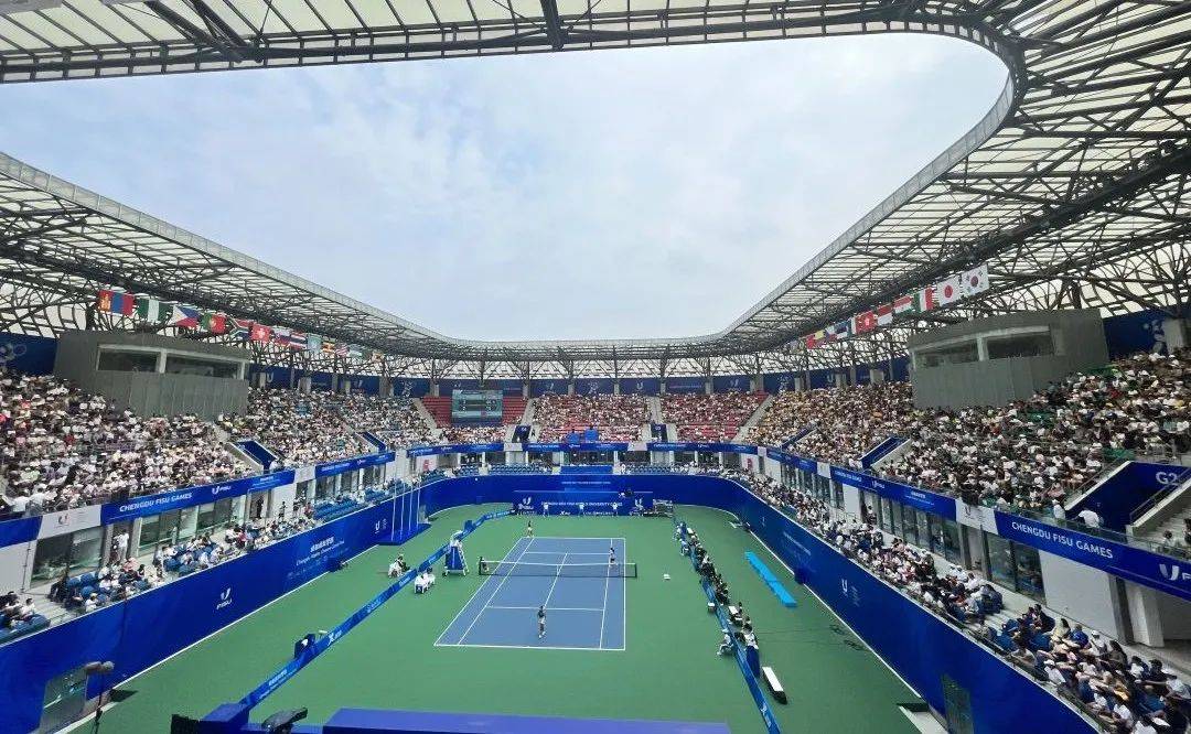 凤凰山体育公园专业足球场成都国际足球邀请赛,国足两场比赛,都节在