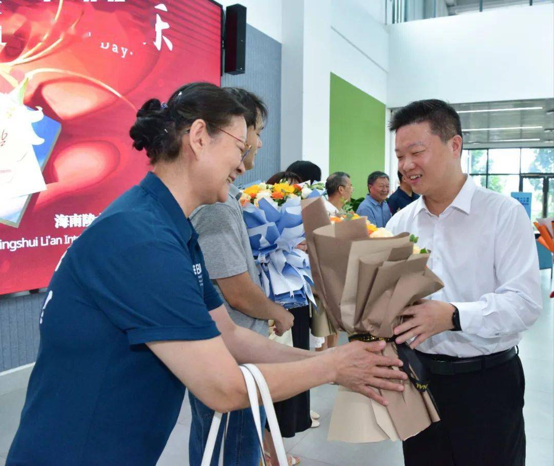 吴海峰到陵水黎安国际教育创新试验区走访慰问中外教师代表_建设_工作