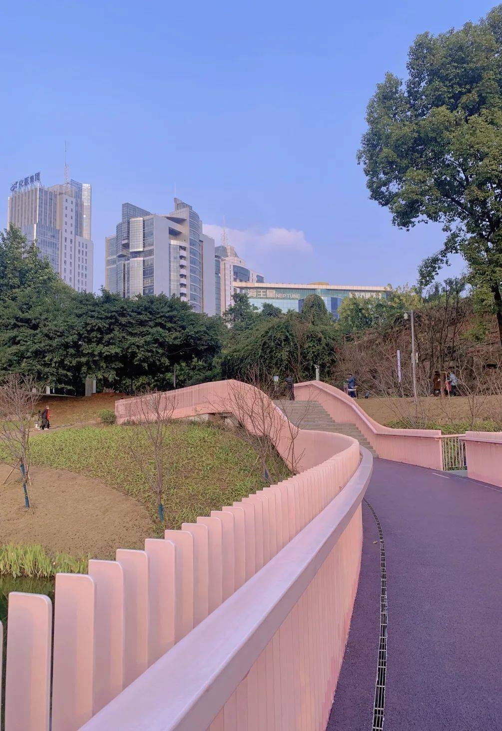 百林公园03交通:乘坐轨道交通6号线到大竹林站1号口下,步行10分钟即可