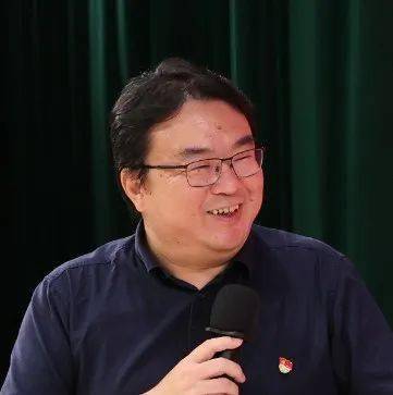 "教师访谈"环节,田圆副主任主持,与李雪梅,牛永生,周立莉老师一起,共