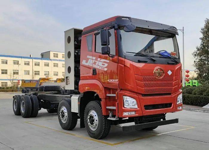 j7/鹰途双双"出战" 新推ng双燃料牵引车 解放天然气重卡强者恒强