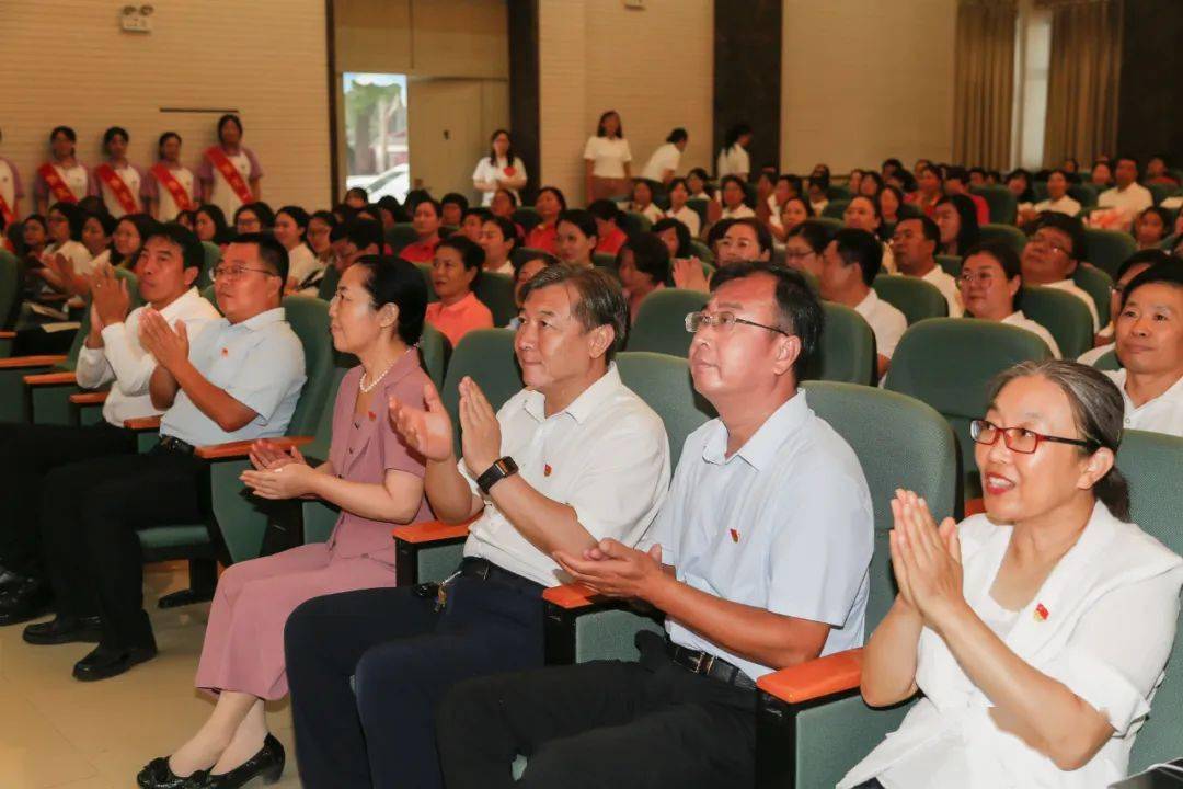 躬耕教坛,强国有我‖保定一中举办庆祝第39个教师节暨表彰大会!