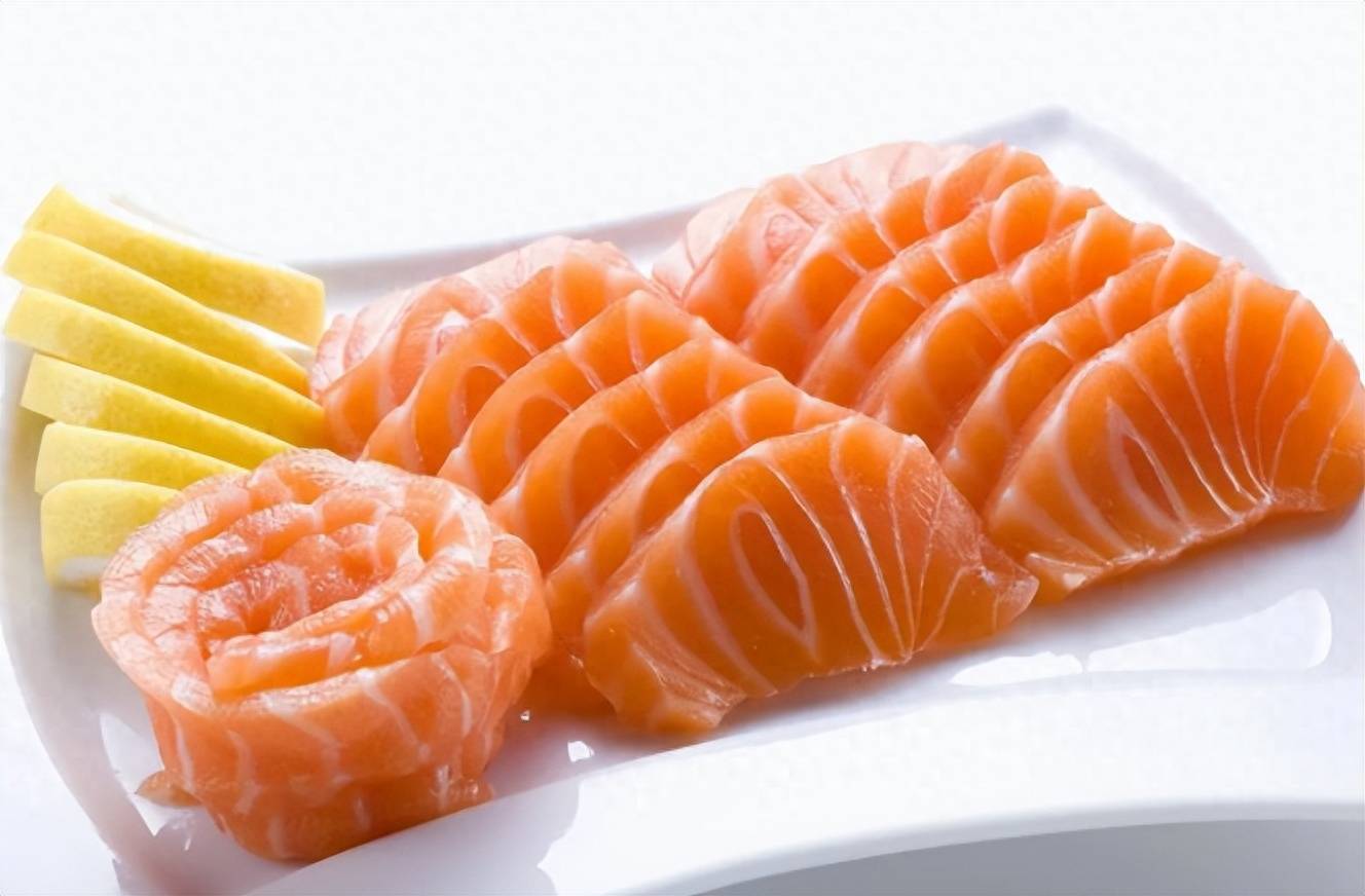 虹鳟鱼到底是不是三文鱼,能不能生吃?一文说清_养殖_大西洋_鲑鱼