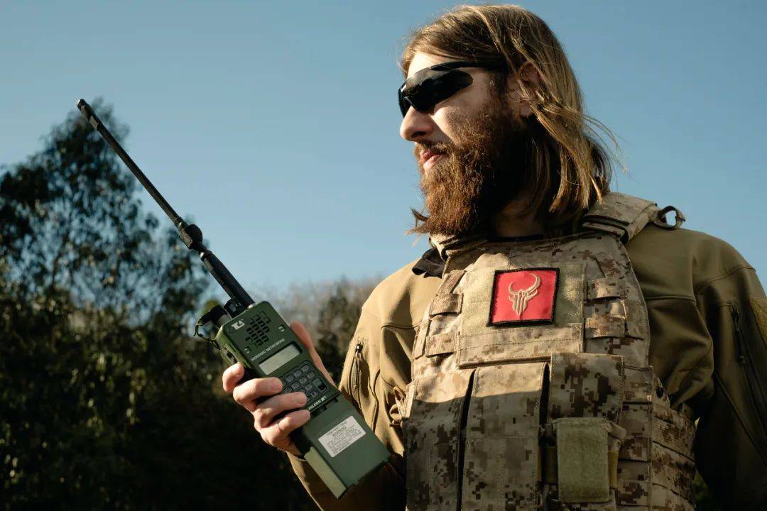 评测 | 看看老外是怎么评价这款装B神机TCA PRC-152的_无线电_电池_频道