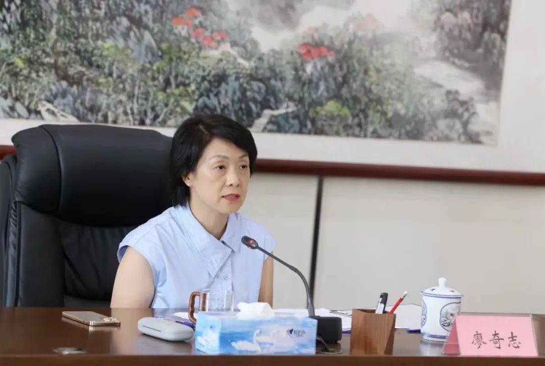 会上,杨鸿敏等5名同志围绕全面推进"三大攻坚行动"的主题作了交流发言