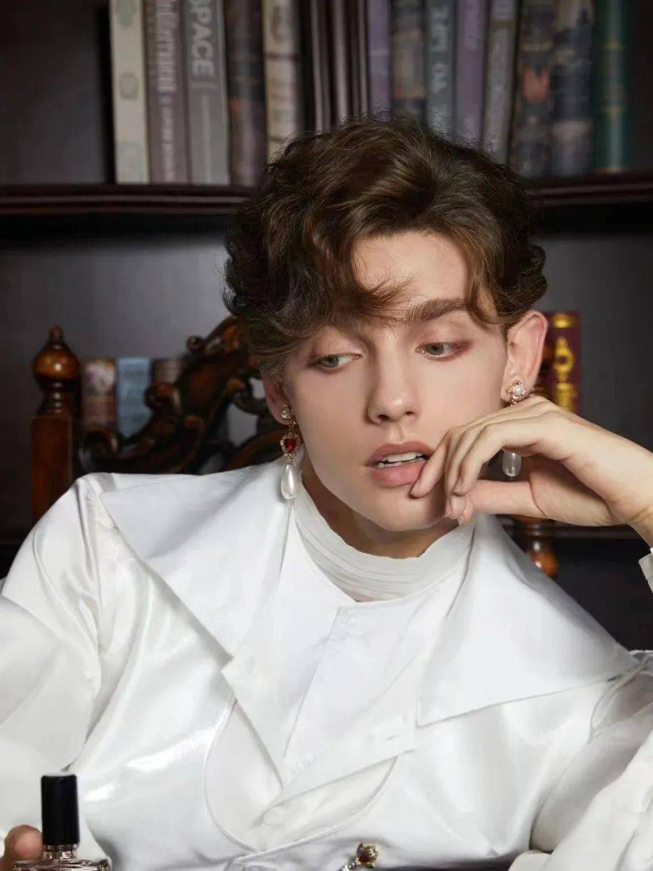 卷发|男生也要头包脸_back_call