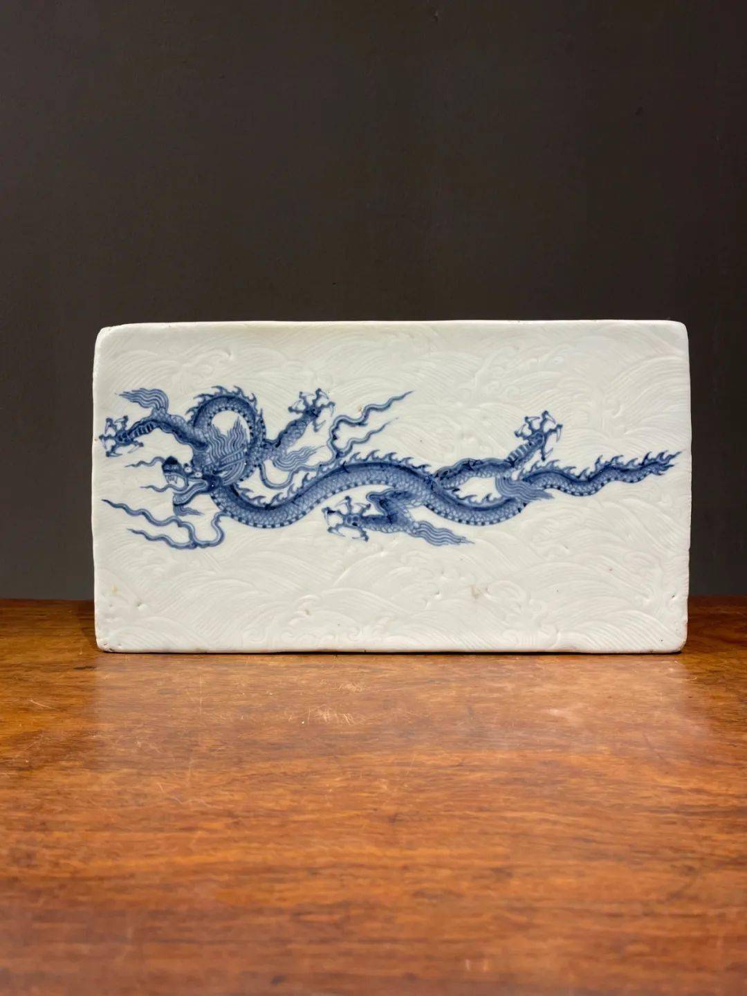 刻海浪纹青花绘龙长方地砖_风格_永乐_厚度