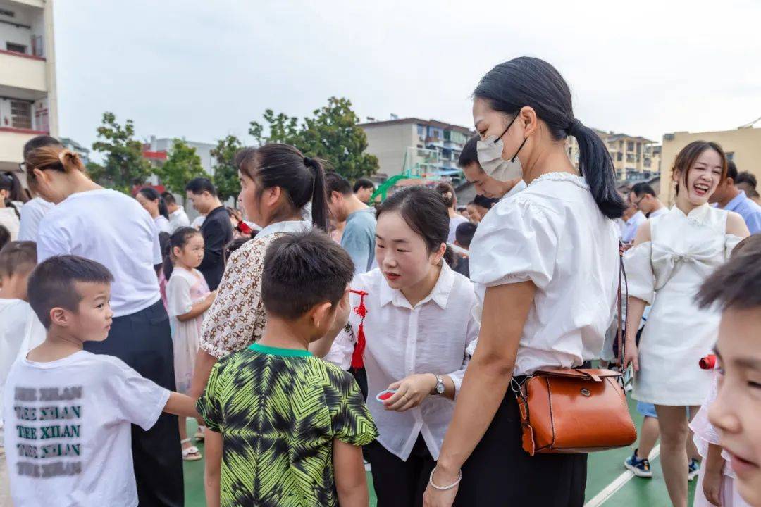 泾县实验小学这场"开笔礼"仪式感十足_人生_孩子_年级