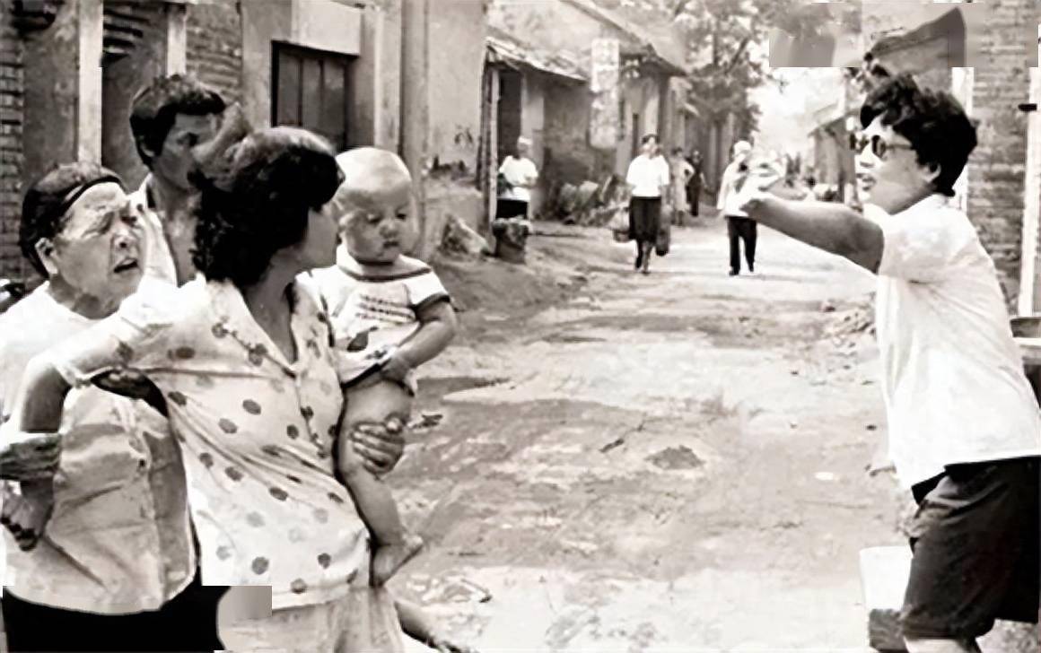 因为那会儿国家实行计划生育,燕志云已经生了一个男孩,再生一个孩子