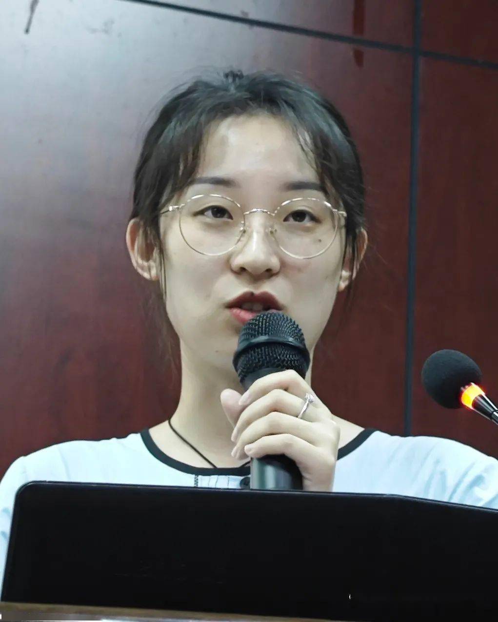 "衢州二中教育集团举办教师演讲比赛_精神_传承_获得者