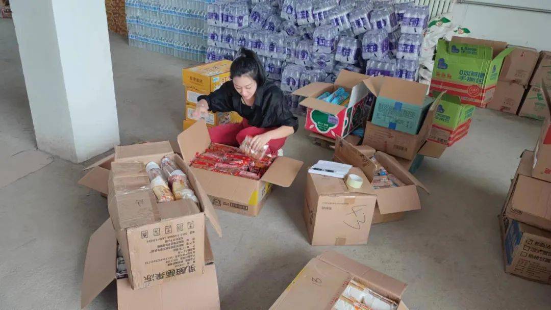 【一线党旗红】抗洪大军中那抹难见的"女儿红"——记社会事务部干部梁