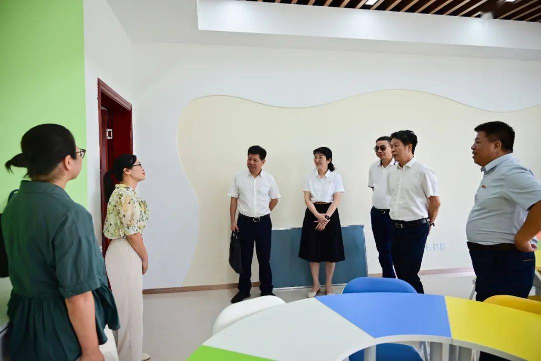 【莆田哲理中学】福建省开放大学校长吴国荣莅临我校调研家庭教育和