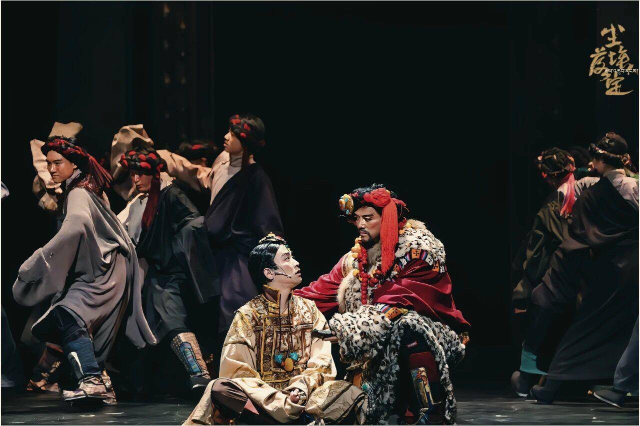 话剧《尘埃落定》回蓉首演:保留原著小说的"诗意美"_演出_空间_舞台