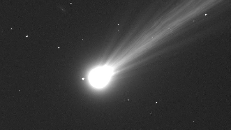 澳洲夜空本周可见!400年一遇罕见彗星正飞越地球,专家给出观测指南_西村_太阳_天体