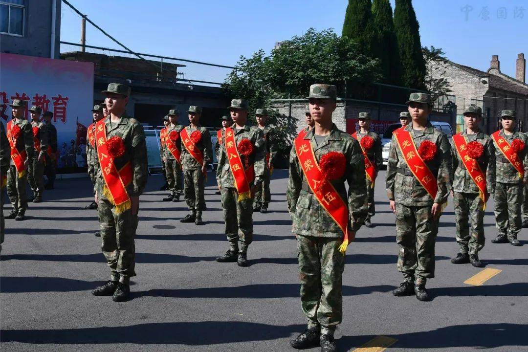 河南省修武县县长参加入伍新兵欢送仪式_军营_军人_光荣花