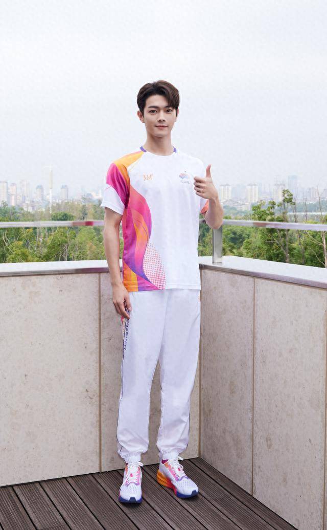 许凯8年赚了多少钱_片酬_杭州_妈妈