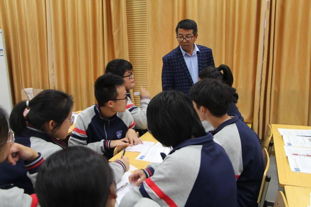 2018年谭老师被选调龙游中学后,为激发学生的状态,谭老师以"复兴"为