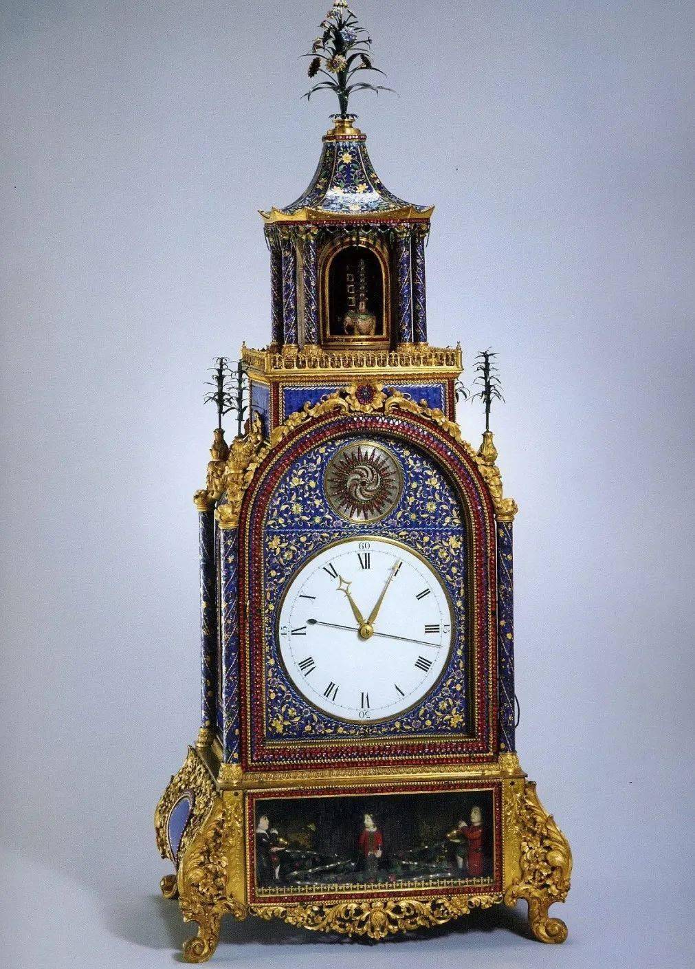 清铜镀金广珐琅上顶亭式转花钟故宫博物院藏清铜镀金广珐琅跑人转花自