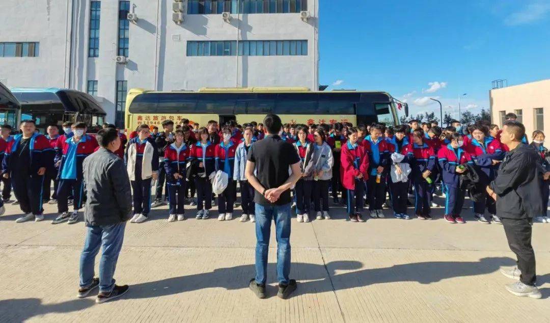 近日,市职业技术学校·三中二校区,组织高一学年一百八十多名学生举行