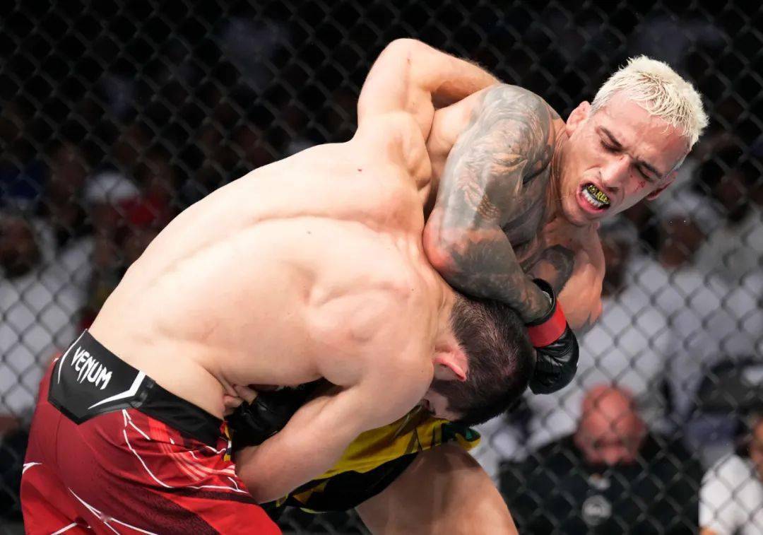 一年后再战马哈切夫,奥利维拉誓为巴西夺回腰带_比赛_进行_创造历史