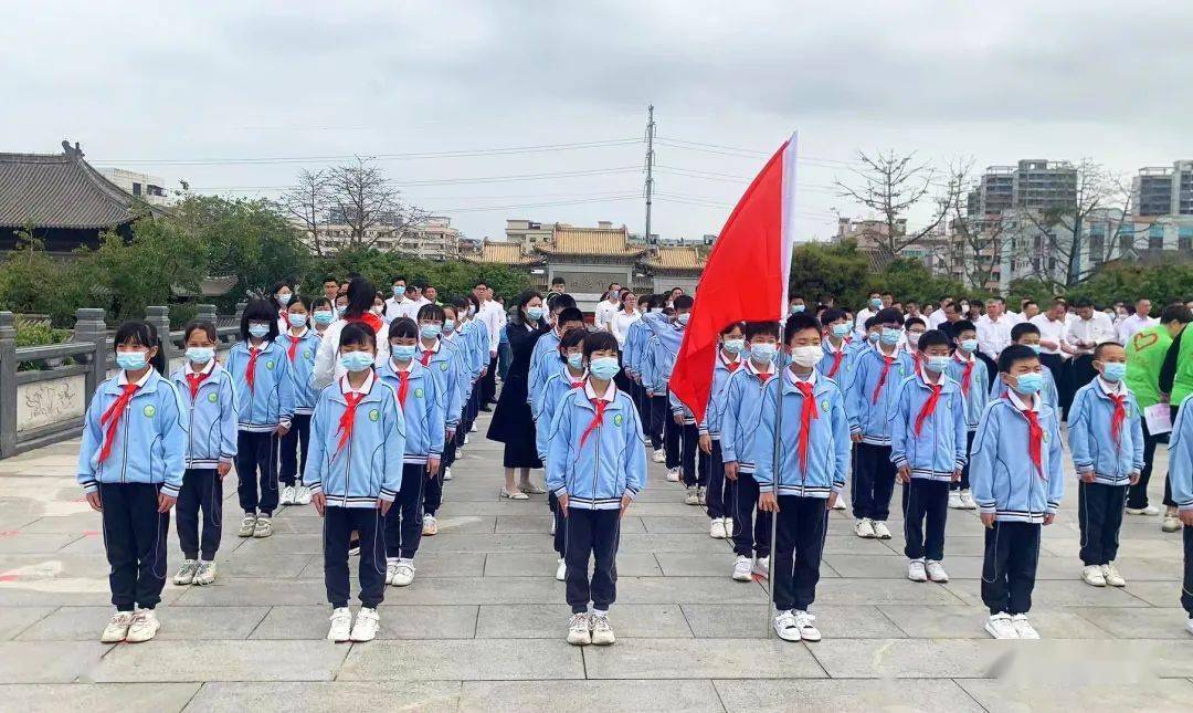 石碣袁崇焕小学五(10)中队获评2023年度全国红领巾中队!