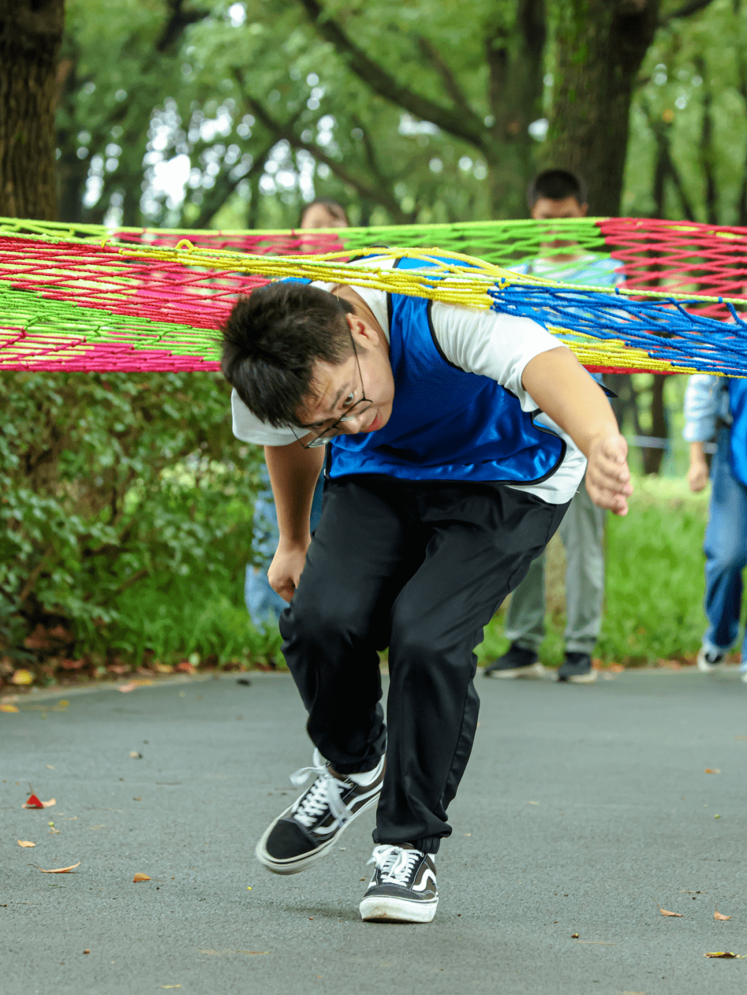 盘丝,龙行虎步完成唤醒白龙的任务队员们在竹筏赛道上击水而战第一棒