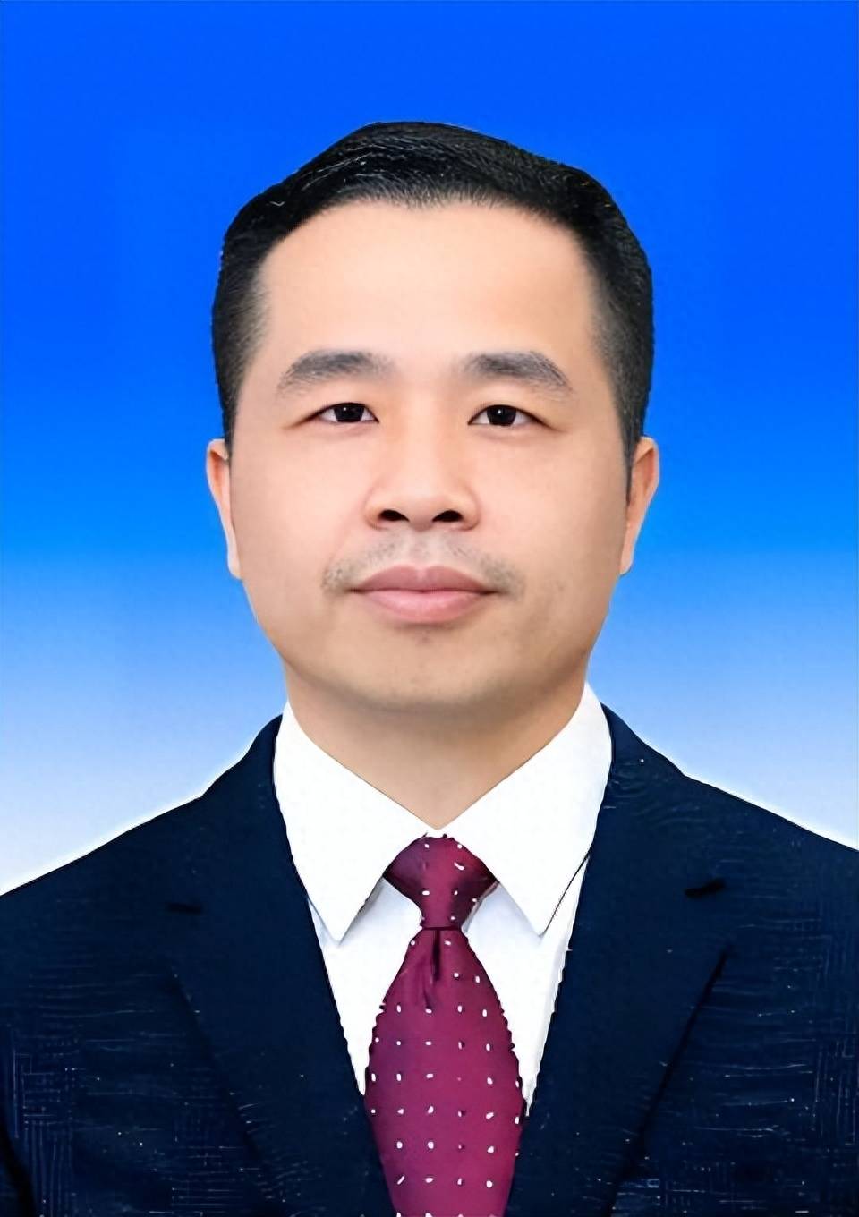 八届人民代表大会第四次会议在市会议中心举行,李勇平当选河源市市长