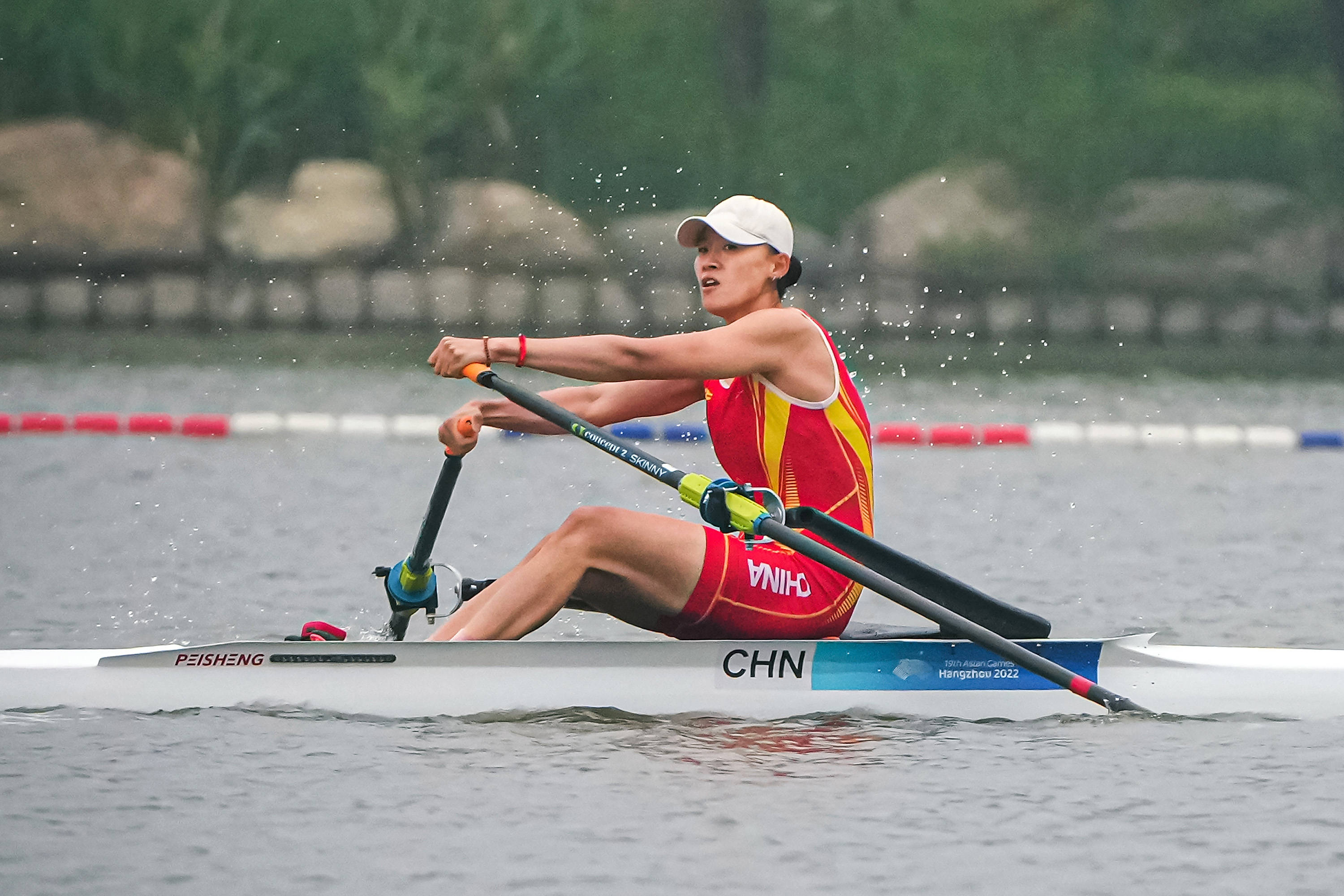 杭州亚运会丨赛艇综合:张亮,刘睿琦晋级男,女单人双桨决赛_项目_选手