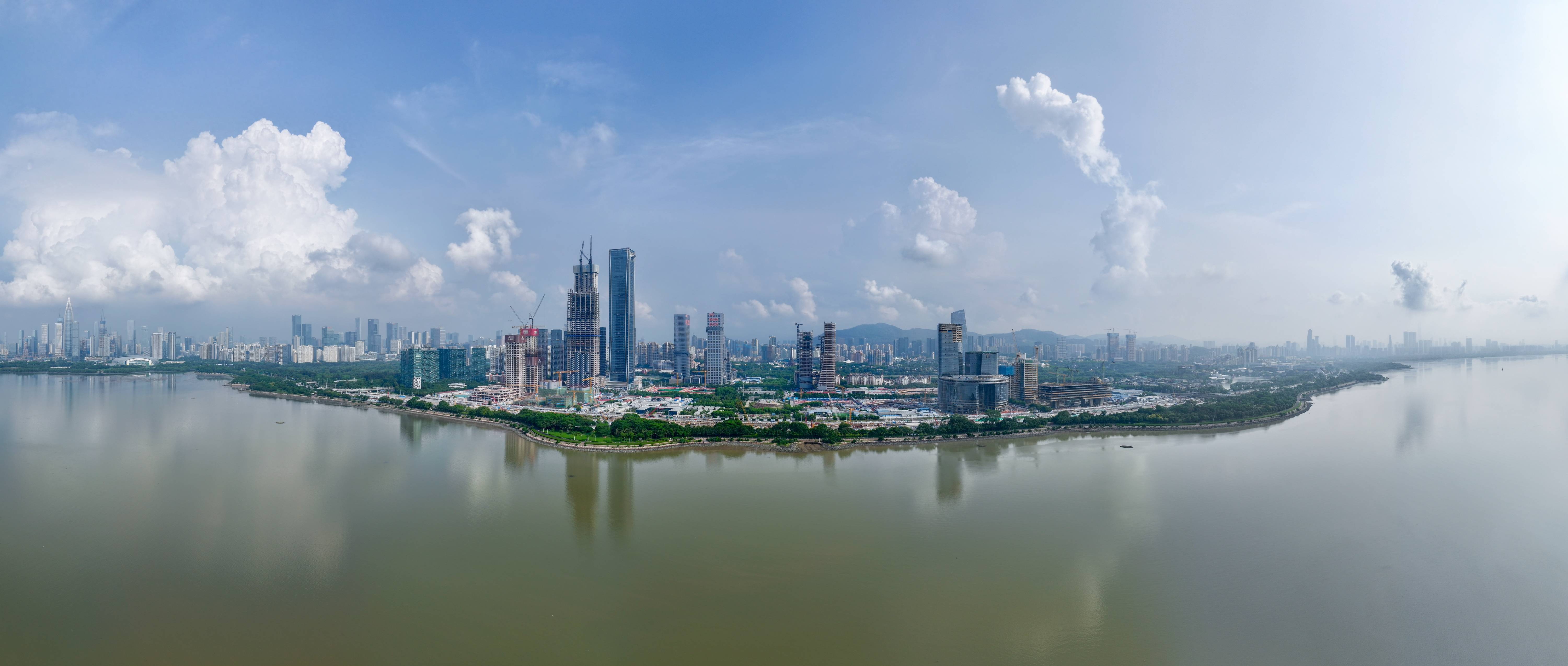 这是建设中的深圳湾超级总部基地(无人机全景照片,9月22日摄).