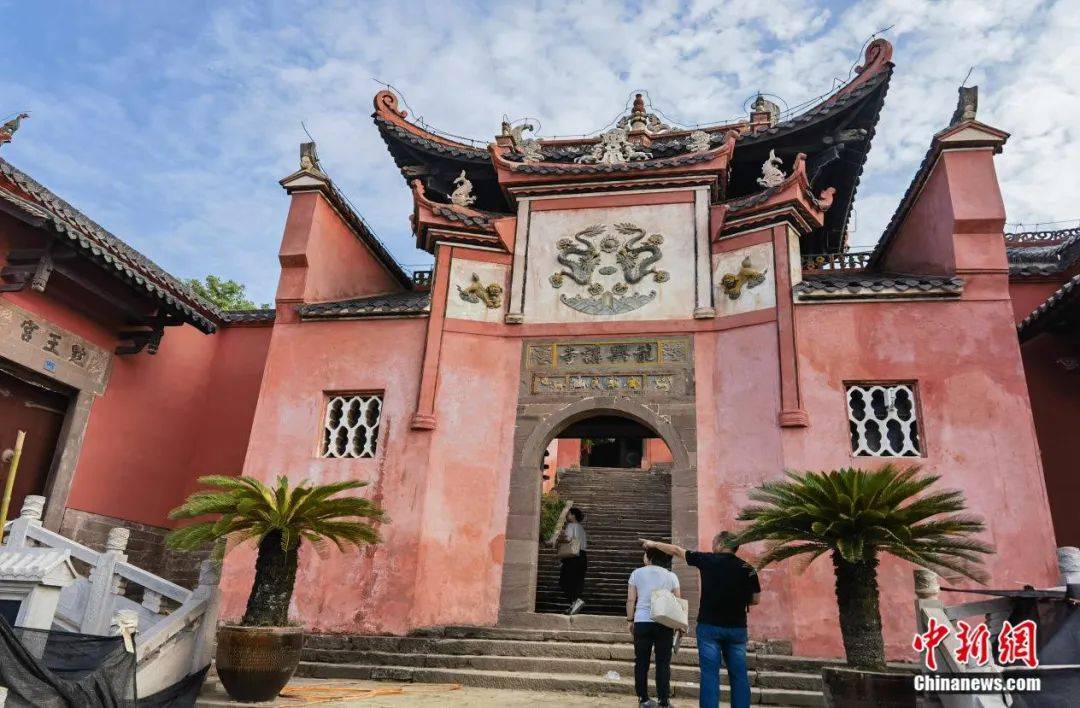 思怀空吟三千年"的诗句宋朝书法家黄庭坚曾在此留下便出自沅陵二酉山