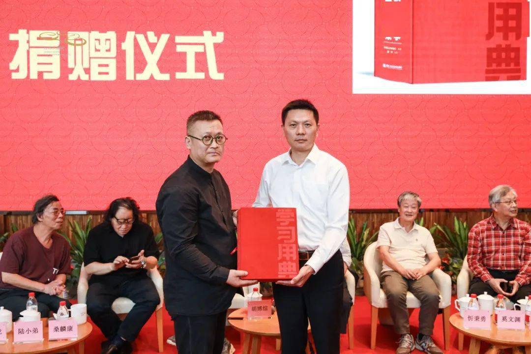 展览| "学习用典"参展艺术家创作交流及导赏活动在江苏大剧院美术馆