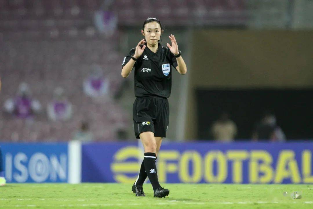 【u17女足亚洲杯】中国女子助理裁判员方燕执法预选赛第二阶段_比赛