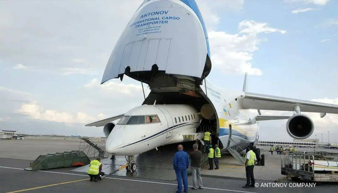 机头舱门打开.(图/free documentary)