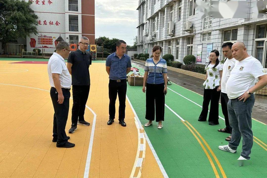 教育学校,对内江市体育复健进校园校际运动会筹备工作进行现场指导