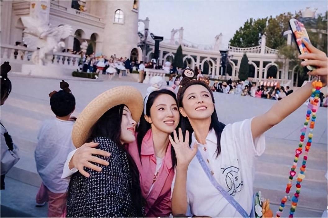 好闺蜜:佟丽娅董璇分享同游美照,宛若孪生姐妹!_高云翔_陈思诚_女神