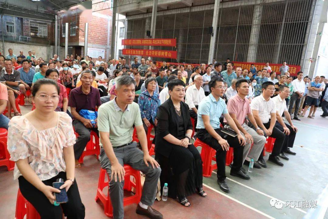 庭审现场近日,环江毛南族自治县人民法院巡回法庭在东兴镇对两起涉嫌