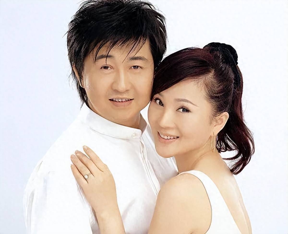 深挖| 33年后,她再唱《亚洲雄风》,依旧震天吼_韦唯_父亲_李谷一