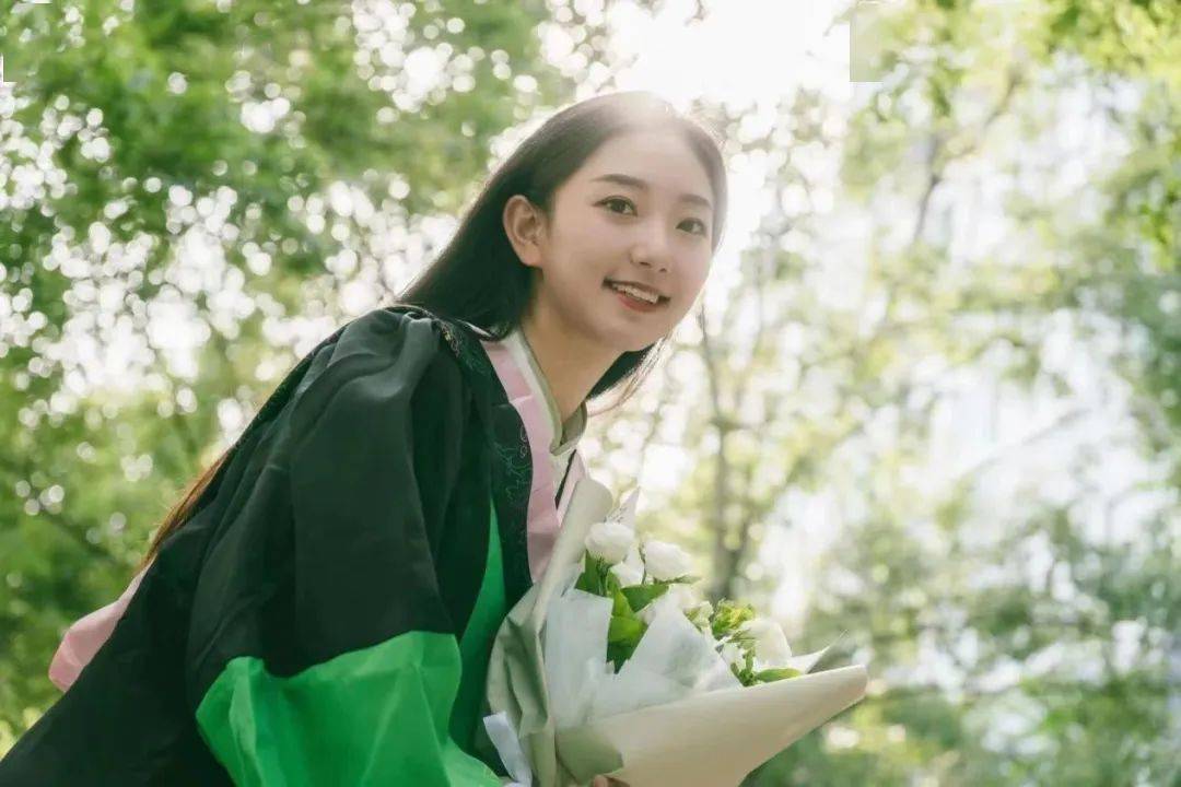 会秘书处——部长大学生艺术团语言团——团长二,大学期间获奖情况1