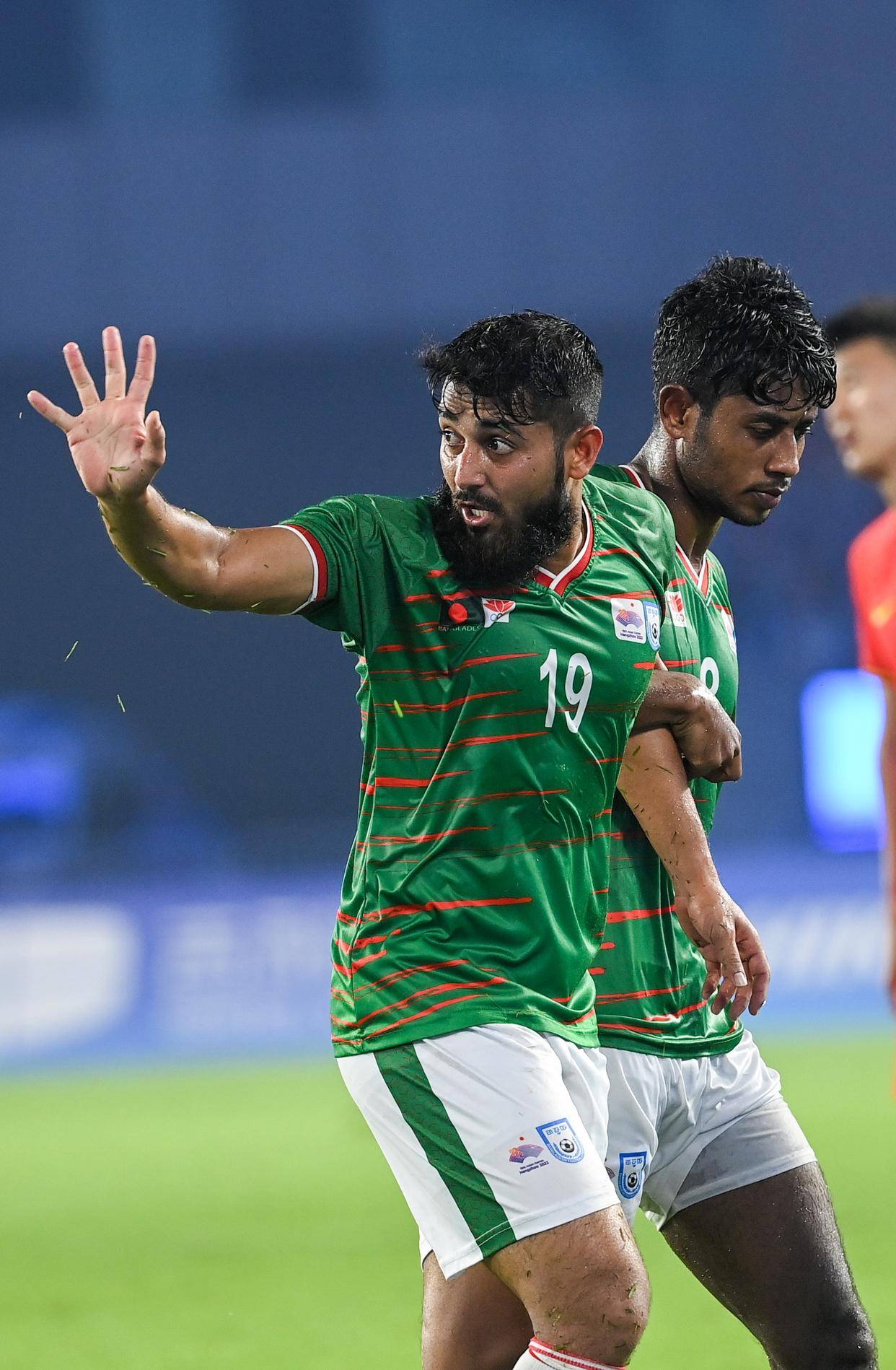 足球——男子小组赛:中国队平孟加拉国队(2)_比赛_新华社_颜麟蕴