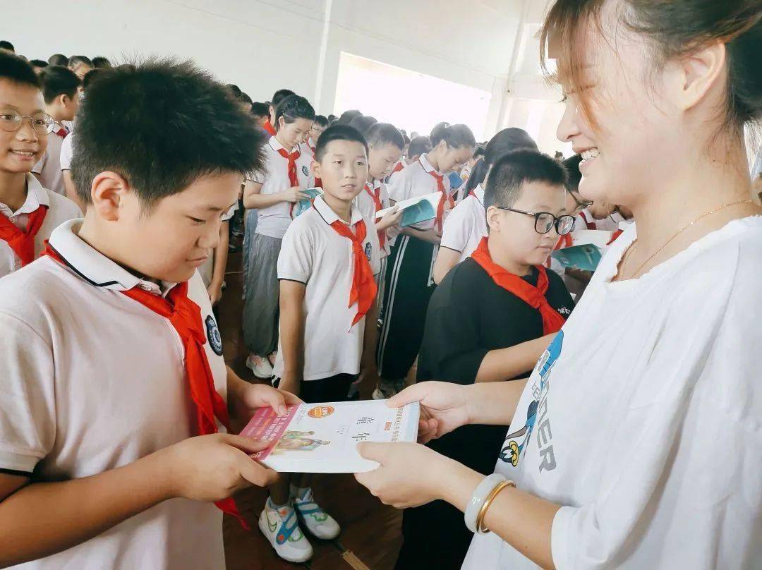 同读一本书 共觅书香路——文峰小学部开展第四届"师生同读一本书"