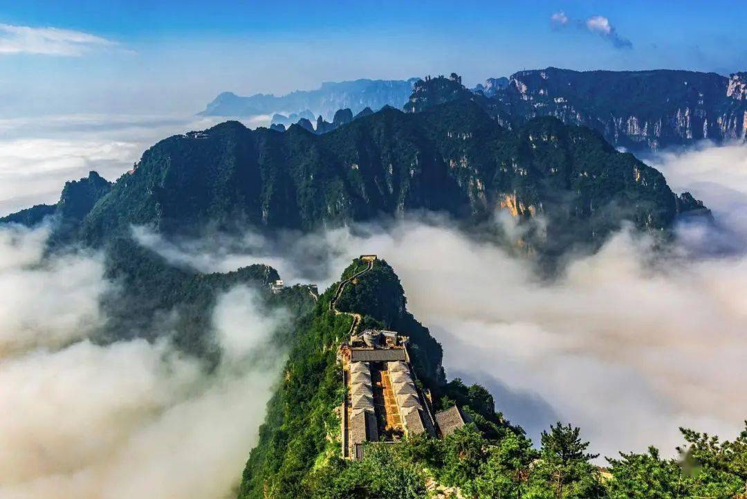 时间:9月29日—10月31日· 地点:轿顶山景区· 内容:自2018年首届