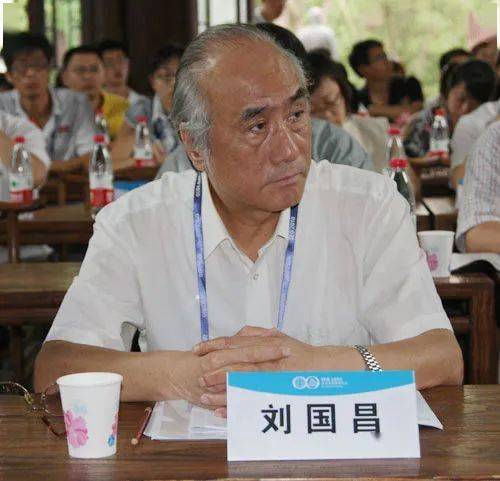 "画一尺树,不可有一寸之直."_写文章_新闻_访谈