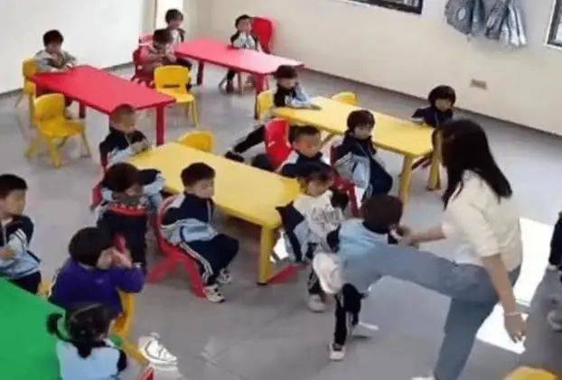 云南昭通一幼儿园老师多次殴打幼儿 官方：情况属实 涉事老师已被行拘