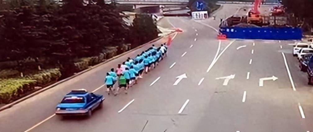 暴走卡车美少女神马影院_暴走团为何人人喊打_暴走团兴起原因