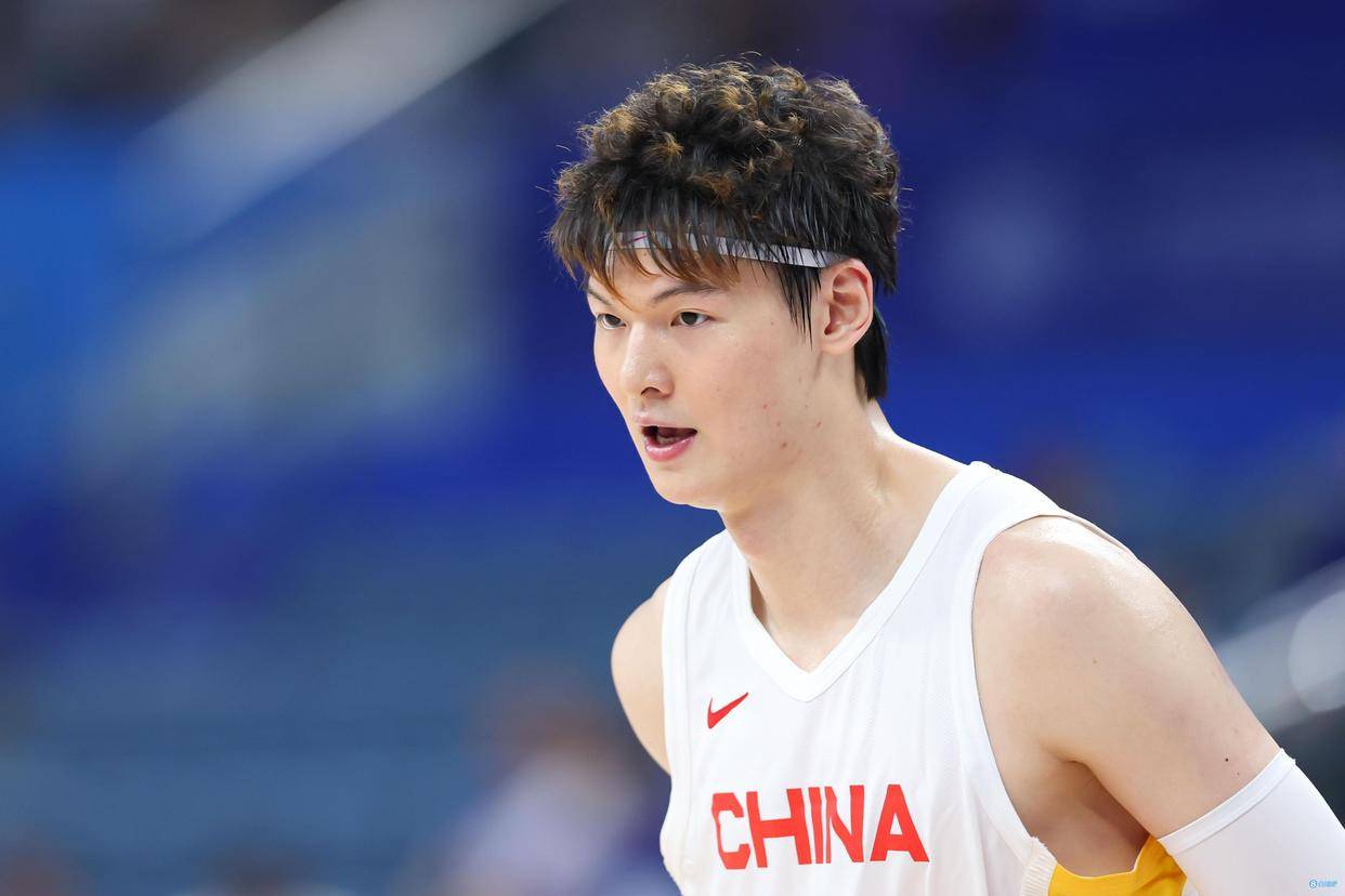 季孟年:王哲林迎来证明自己的最佳机会 运动员需用胜利赢得尊重_防守