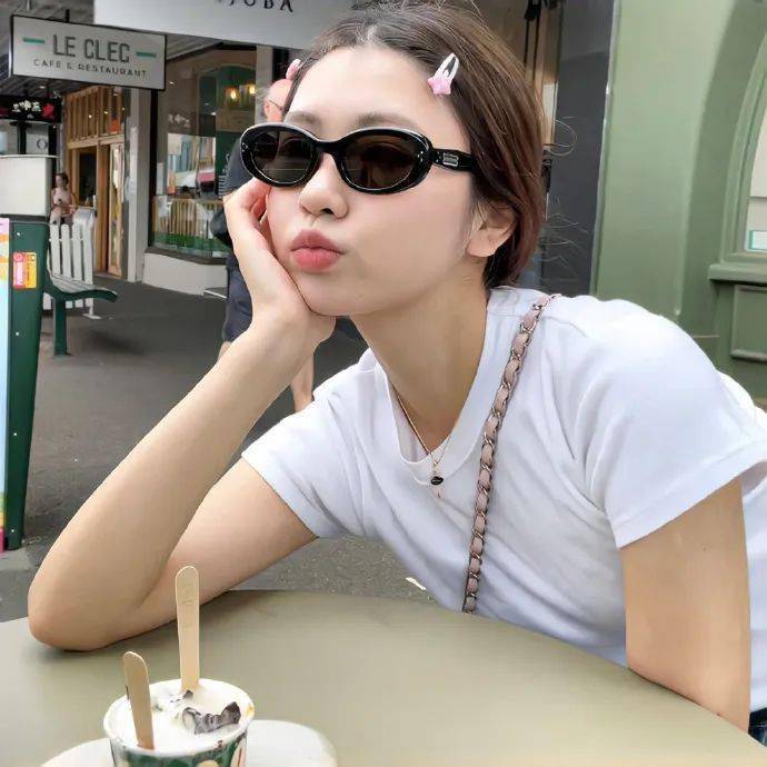 头像| 比耶!剪刀手wechat头像