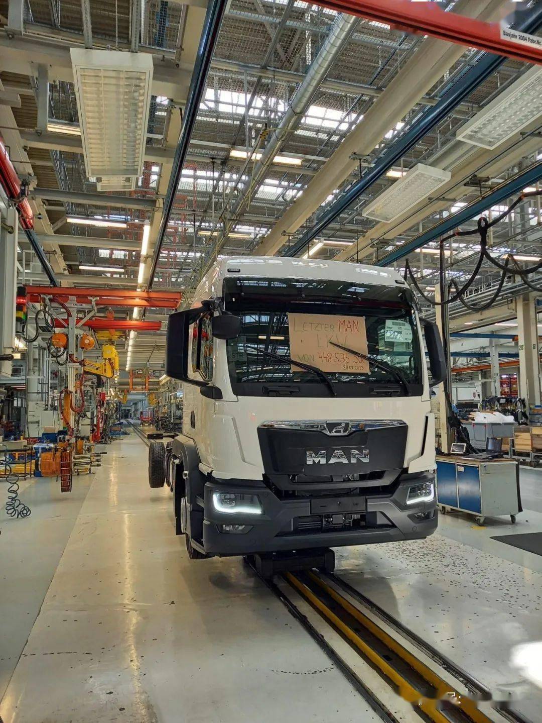 448535辆!曼恩商用车在奥地利斯太尔工厂最后一辆卡车下线
