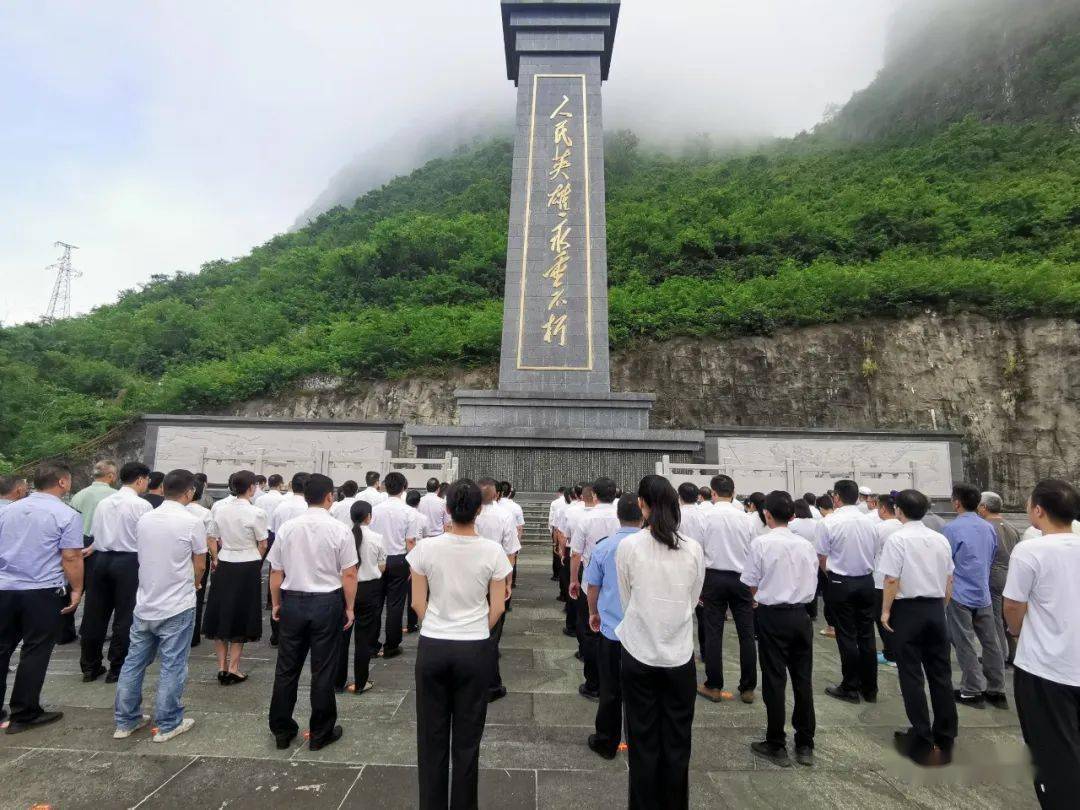 自治县四家班子领导黄大友,韦幼梅,韦江金,韦锦岳,蓝艳宇,覃燕飞,韦立